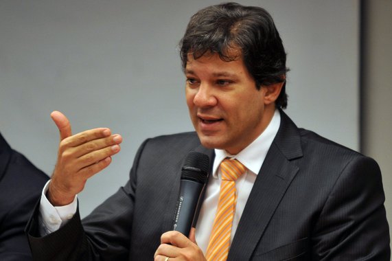 Haddad defendeu que, se o aluno tiver de pagar para ir à escola, isso colide com o preceito de que a educação no país deve ser pública. Argumento perfeito