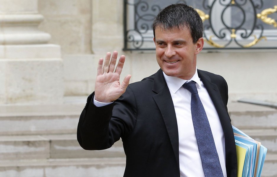 "Essa greve está pesando fortemente na Air France, bem como sobre as suas finanças, e sobre a imagem do nosso país", disse o primeiro-ministro Manuel Valls, durante entrevista à rádio France Inter