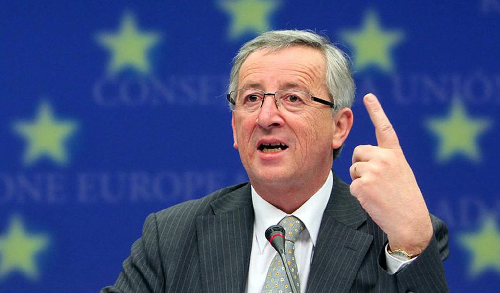 O presidente da Comissão Europeia, Jean-Claude Juncker, apresentou nesta quarta-feira um plano para alavancar cerca de 300 bilhões de euros (375 bilhões dólares) em novos investimentos, em grande parte privados, na União Europeia, dizendo que é hora de dar o pontapé inicial para o crescimento sem aumentar a dívida pública