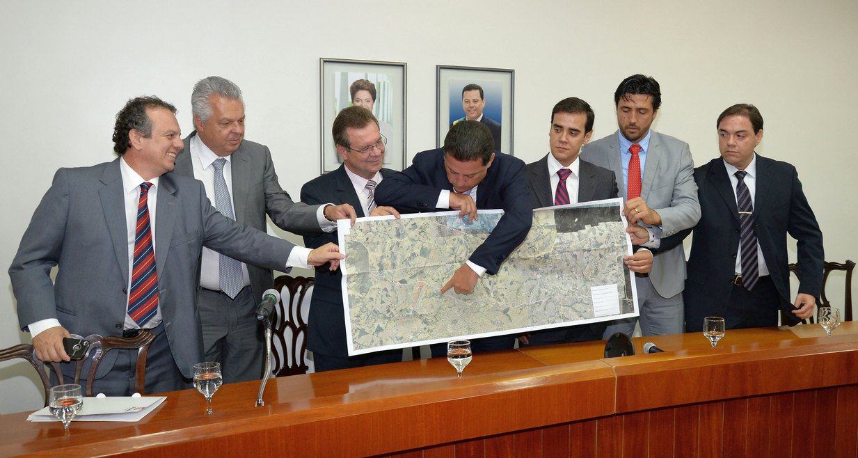 Governador Marconi Perillo e o Diretor Geral da ANTT Jorge Bastos, na Assinatura da Declara��o para implanta��o do Contorno Vi�rio de Goi�nia. 
Fotos: Wagnas Cabral
Data: 15/09/2014
