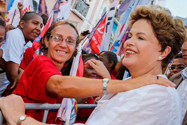 Dilma Rousseff merece ser reeleita. Porque é competente, dedicada, honesta, experiente, trabalhadora. Dilma é ficha limpa