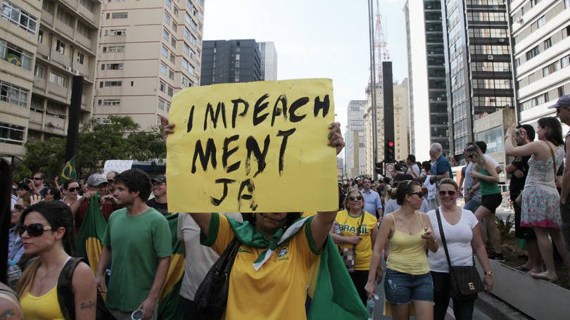 Não podemos nem devemos permitir que interesses externos, defendidos por maus brasileiros preocupados apenas com os seus próprios interesses políticos e econômicos, destruam os avanços já conquistados