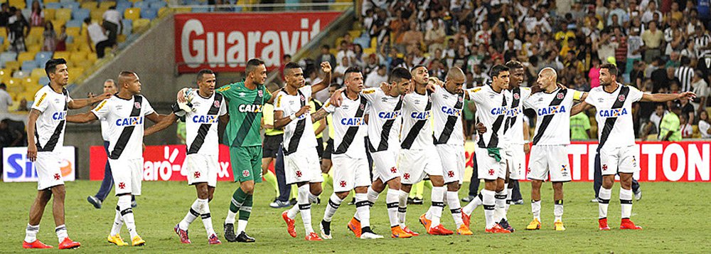  Por 1 a 0, o Vasco reverte a vantagem do Botafogo e vai para o segundo duelo jogando pelo empate; o Glorioso passa a precisar de dois gols para ser o campeão carioca de 2015; em caso de novo 1 a 0 em favor do Botafogo, a decisão vai para os pênaltis