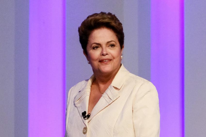 Ganhou Dilma Rousseff, pois nada ocorreu na noite de quinta para sexta-feira que possa causar alguma onda migratória de votos de A para B ou C