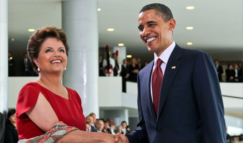 Presidente dos Estados Unidos ligará para a presidente reeleita Dilma Rousseff a fim de felicitá-la pela vitória deste domingo 26 e para ampliar a parceria em diversos temas, informou o secretário de Imprensa da Casa Branca, John Ernst; "O Brasil é um importante parceiro para os Estados Unidos", disse em comunicado