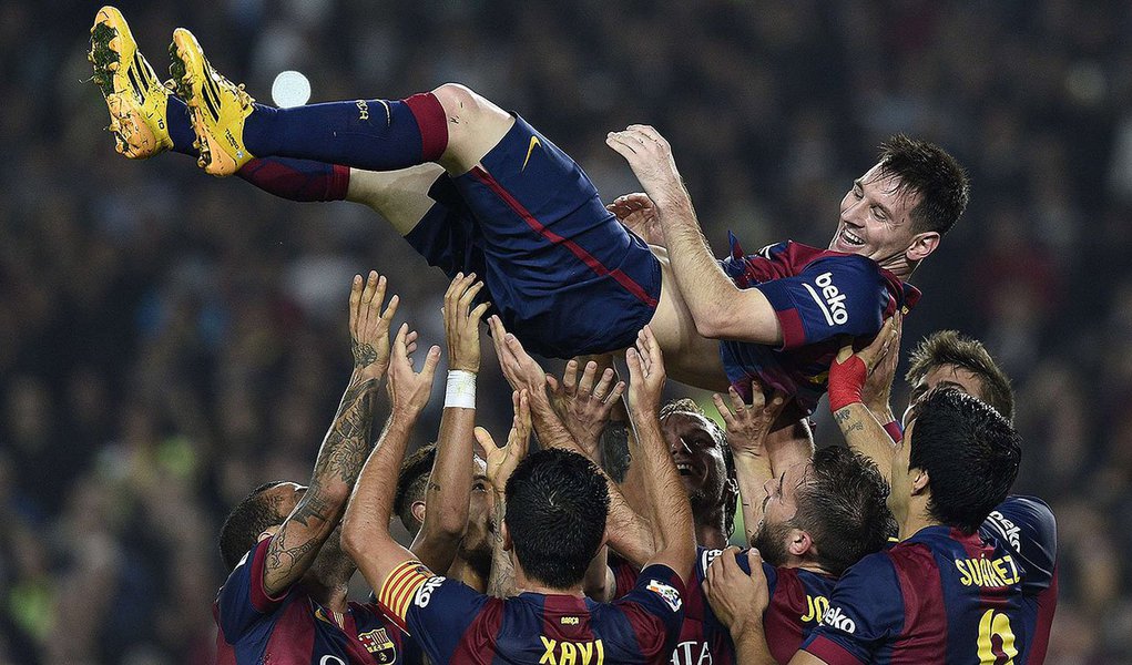 O atacante argentino do Barcelona Lionel Messi marcou gol neste o contra o Sevilla e igualou a marca de 251 gols se tornando um dos maiores marcadores da história da liga espanhola