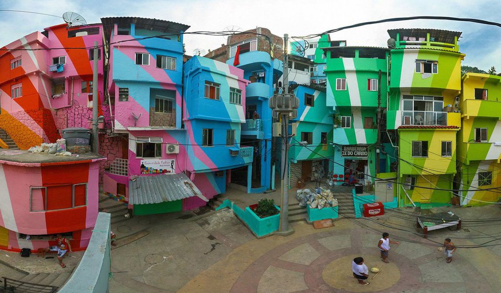 Os artistas Jeroen Koolhaas e Dre Urbahn criaram uma arte comunitária pintando bairros inteiros, e envolvendo os moradores que lá moram - das favelas do Rio às ruas da Filadélfia do Norte. O que faz do projeto deles um sucesso?