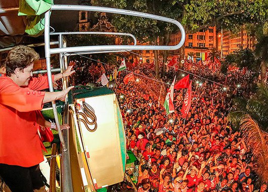 Os "socialistas" correm hoje para dar votos a quem nunca bateu um prego em Pernambuco e que teve apenas 5,92% da preferência do eleitorado pernambucano