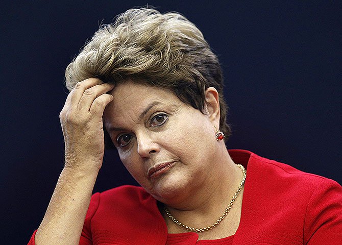 Dilma Rousseff definitivamente está atravessando um inferno astral. Concomitantemente a propostas de impeachment por parte de opositores e da mídia, está enfrentando artilharia “amiga” em seu próprio partido