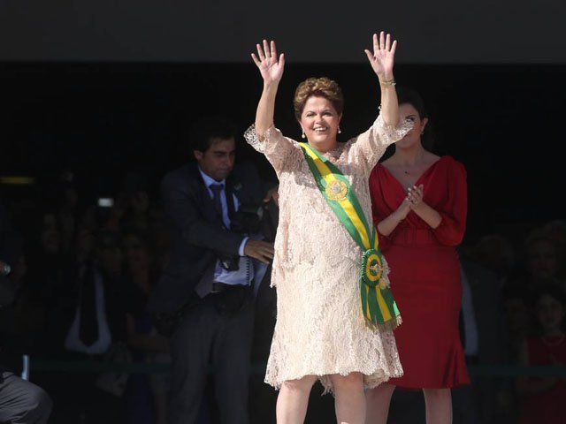 A comandante Dilma precisa urgentemente entrar na cabine, controlar essa crise e, colocar o Brasil novamente no rumo certo