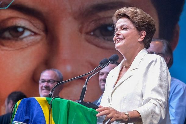 Dilma mostrou que é dura na queda. Sofreu uma sequência de ataques que estão entre os mais violentos e virulentos de que se tem notícia na história do País. Um dos mais infames foi a tentativa de gol de mão perpetrado pela Veja