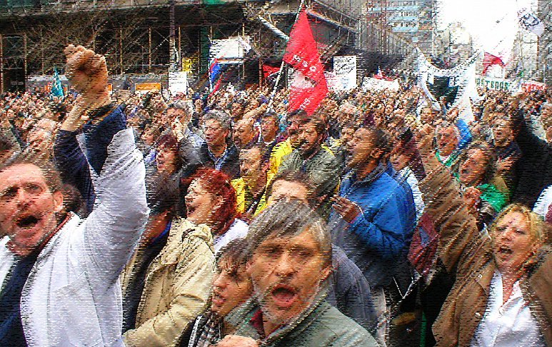 Aproveitando-se da intencionalmente construída crise política atual, com as suas repercussões econômicas, o que se coloca na berlinda são as possibilidades reais de maior emancipação futura da classe trabalhadora brasileira