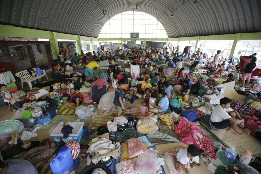 Pelo menos dez pessoas morreram e mais de 840 mil foram afetadas pela passagem do tufão Fung-Wong no norte das Filipinas, que provocou inundações no país; de acordo com o último relatório publicado pelo Conselho de Gestão e Redução do Risco de Desastres, a maioria das vítimas morreu em Manila, a capital do país