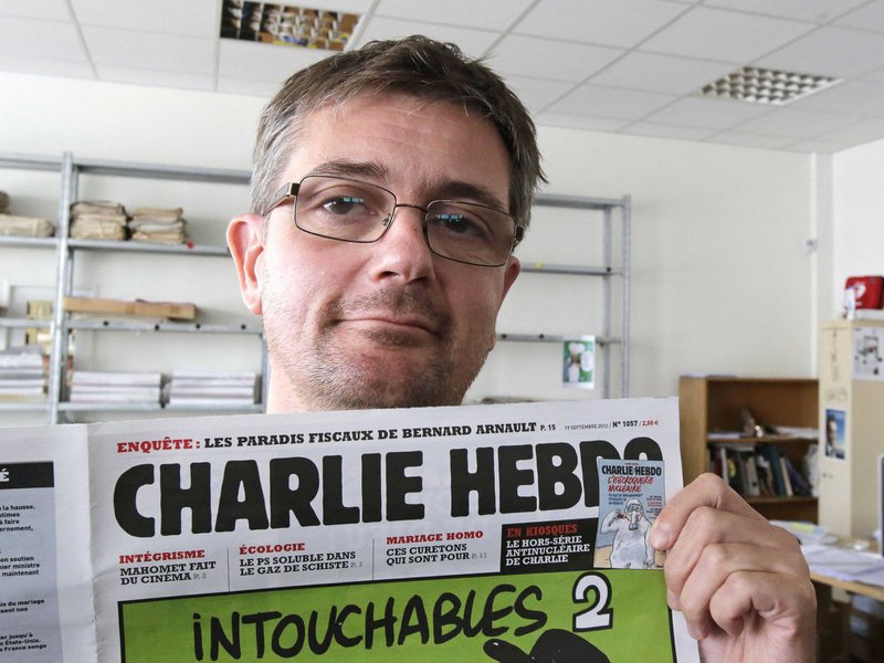 “Ele sentiu a necessidade de arrastar a equipe para esse exagero”, disse Henri Roussel, que contribuiu para a edição do primeiro número da Charlie Hebdo, em 1970, sobre Charb, editor do semanário satírico assassinado no atentado de Paris; segundo ele, sua insistência em publicar charges provocativas sobre o profeta Maomé causou a tragédia