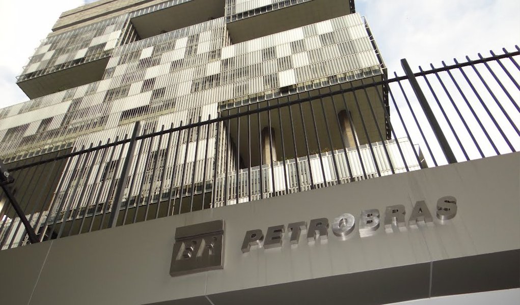 Petrobras anunciou nesta terça (25) a criação do cargo de diretor de Governança, Risco e Conformidade; medida foi aprovada durante reunião do Conselho de Administração da estatal; missão do novo diretor é "assegurar a conformidade processual e mitigar riscos nas atividades da companhia, dentre eles, os de fraude e corrupção"