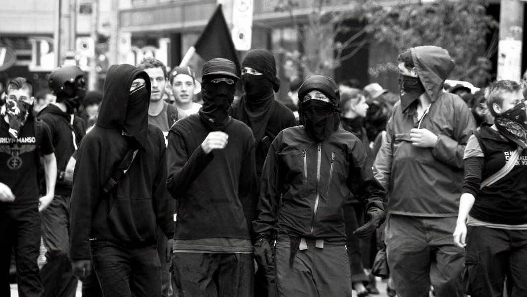 Agora, passadas as eleições, os protestos e a luta por mudanças abertamente à esquerda do que tanto PSDB como PT representam precisarão continuar