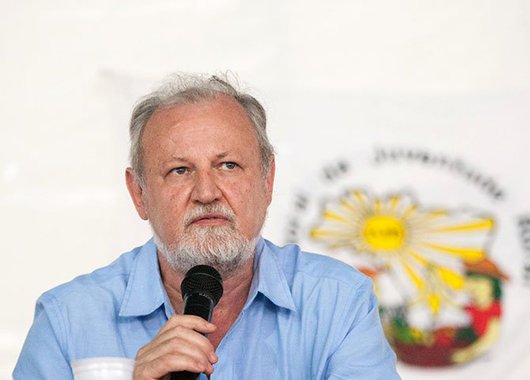 Se o agronegócio tem na senadora Kátia Abreu sua referência, os agricultores familiares e camponeses têm em João Pedro Stedile a sua. Ele é um nome à altura dos desafios da reforma agrária e da segurança alimentar no Brasil