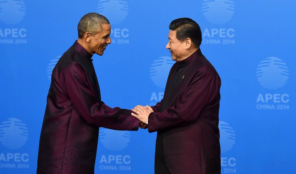 Barack Obama e o presidente chinês Xi Jinping acertaram a ampliação da redução de tarifas de uma gama de produtos de tecnologia, que deve render um total de US$ 1 trilhão, segundo Michael Froman, representante comercial do governo norte-americano; eles também acordaram a ampliação da validade dos vistos entre os dois países
 