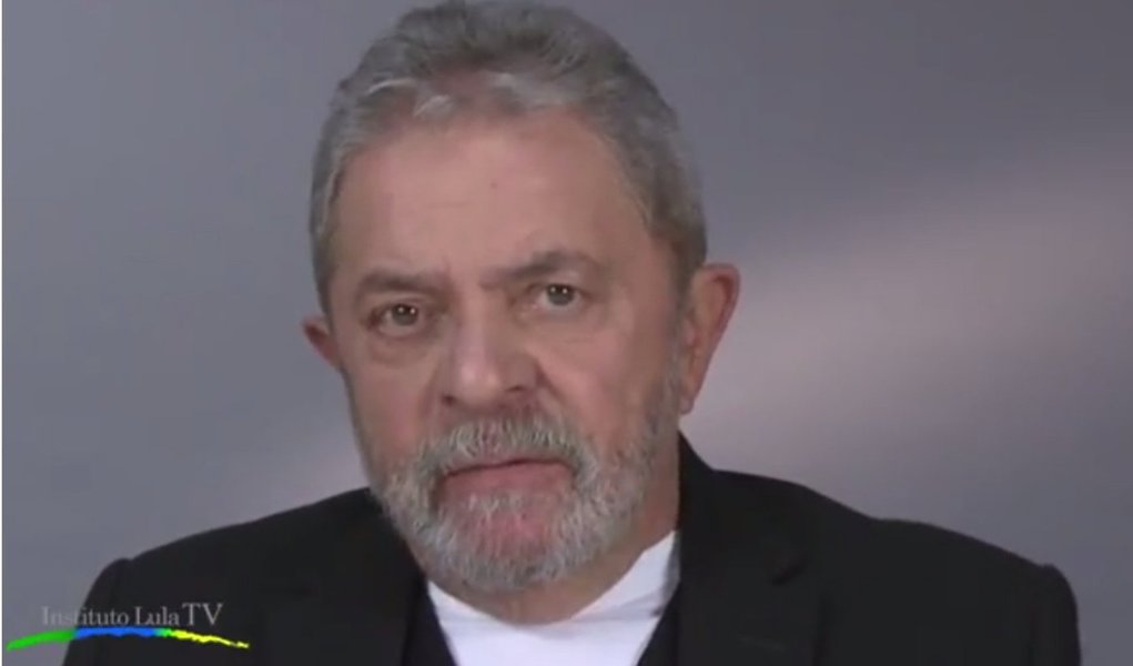 Ex-presidente Lula publica vídeo com mensagem aos jovens de incentivo ao ingresso na política; "Se a gente quiser mudar a política, só tem um jeito: entrando nela. Porque negando, tudo vai ficar pior"; petista lembra que nem ele gostava da política, mas acabou tomando consciência, durante o movimento grevista, que a "luta de negativas e apenas de protestos" ou dizer que "todo mundo era ladrão" não resolvia seu problema"; "Eu tinha que mudar, e para mudar eu tinha que entrar, e para entrar eu tinha que participar. Foi assim que eu tomei a decisão de entrar na política", afirmou; assista