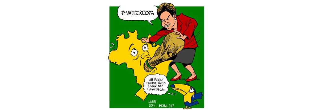 Na charge de Carlos Latuff, como a oposição, crítica ferrenha sobre a gestão do evento, vê, na realidade, a Copa do Mundo