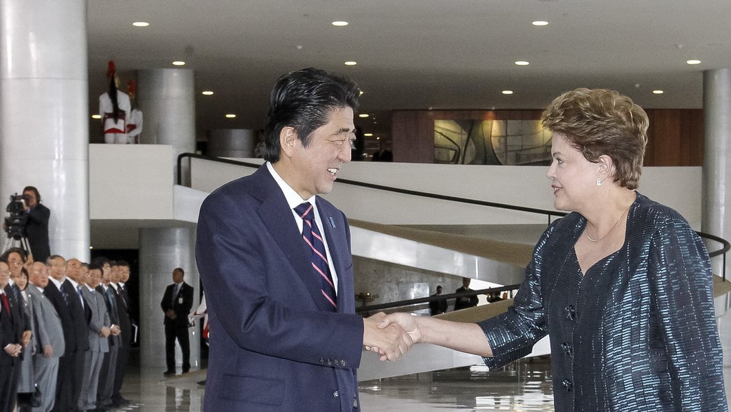 "Examinamos a trajetória do comércio bilateral que ultrapassou em 2013 a casa dos US$ 15 bilhões e reafirmamos nossa firme determinação de apoiar sua ampliação e diversificação", discursou a presidente após reunião com o primeiro-ministro Shinzo Abe; ele lembrou que o Brasil abriga a maior comunidade nipônica fora do Japão e destacou que o país é "potência-chave" no relacionamento com a América Latina