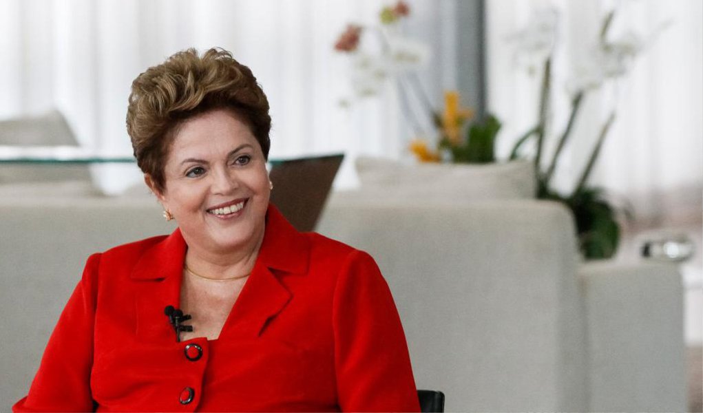 A presidente Dilma Rousseff (PT), candidata à reeleição, desembarca em Montes Claros, Norte de Minas Gerais, na próxima sexta-feira (1), para fazer campanha e pedir votos ao seu correligionário e ex-ministro Fernando Pimentel, que disputará o governo mineiro; a petista deverá estar acompanhada do ex-presidente Luiz Inácio Lula da Silva