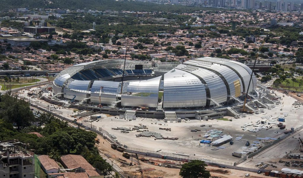 Estádio de Natal será o primeiro a ser inaugurado em 2014, dos seis que ainda não foram concluídos para a Copa do Mundo; anúncio da inauguração foi feito nesta tarde pela governadora do Rio Grande do Norte, Rosalba Ciarlini, e confirmado pelo Planalto