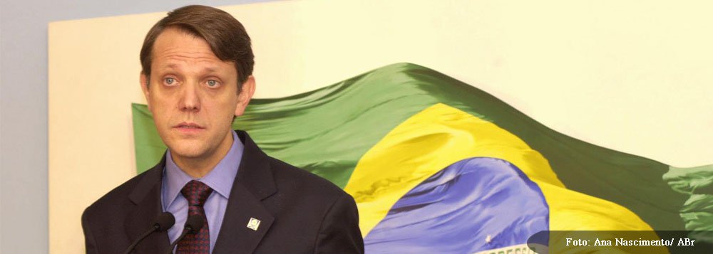 Para o jornalista, que foi porta-voz de Lula, Marina terá que explicar a todo momento sua própria ambição e, no PSDB, Aécio Neves será sabotado por José Serra; fora isso, há ainda a dificuldade em construir um discurso popular