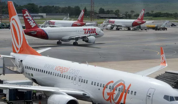 Avião da Gol retorna a Brasília após colisão com pássaro