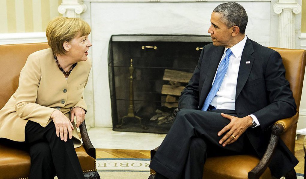 Medida extremamente rara reflete a profunda irritação do governo alemão com a descoberta, em apenas uma semana, de dois casos de espionagem, como um suspeito de atuar como agente para os EUA no seu Ministério da Defesa; "Na Guerra Fria talvez houvesse desconfiança geral. Hoje estamos vivendo no século 21. Hoje existem ameaças completamente novas", afirmou a chanceler alemã, Angela Merkel