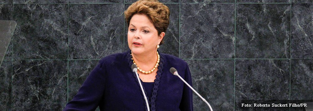 Presidente abre pronunciamento na ONU batendo duro nos EUA; Dilma Rousseff classificou "espionagem" como "invasão de privacidde", ataque à soberania nacional e aos direitos humanos; "Tecnologias de informação não podem ser o novo campo de luta entre os Estados", disse; "A ONU deve desempenhar uma ação de segurança para regular o papel dos Estados frente à internet", acrescentou; presidente também pediu reforma em governança global; "É preocupante a limitação do Conselho de Segurança", reafirmou