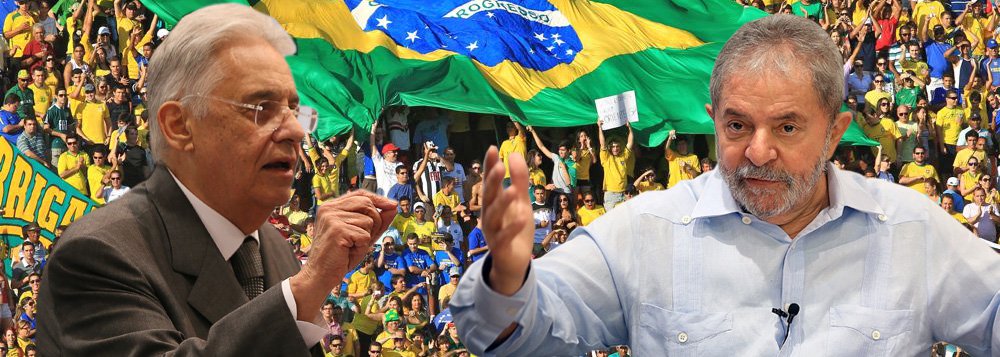 Nada, entre eles, fica sem resposta; no sábado, ex-presidente Fernando Henrique afirmou na convenção do PSDB que "as pessoas se cansaram de empulhação, de corrupção e de mentira"; domingo, Lula rebateu: "Ele (FHC) deveria dizer quem é que estabeleceu a promiscuidade entre Executivo e Congresso quando começou a comprar voto para ser aprovada a reeleição"; no dia seguinte, tucano emitiu nota dizendo que petista não precisava "ter vestido a carapuça"; ambos têm feito jogadas políticas de efeito, mas também trocam chutes e pontapés verbais; luta de gigantes ainda vai esquentar mais
