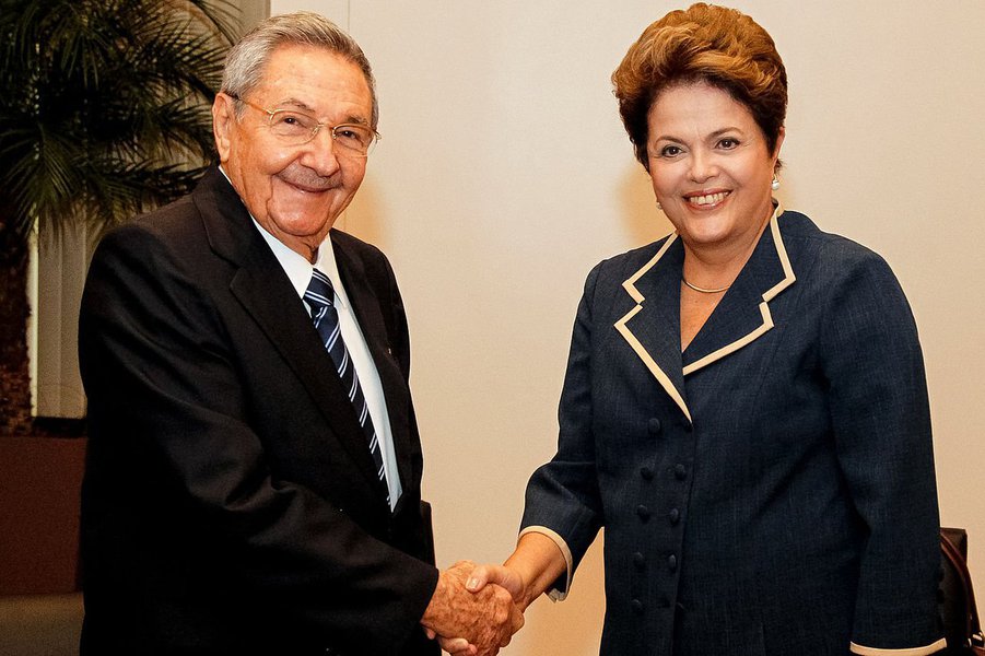 Dilma terá ainda, na segunda-feira, encontro particular com o presidente cubano, Raúl Castro. Ao lado dele, participa também da inauguração da primeira fase do Porto de Mariel, construído pela Odebrecht