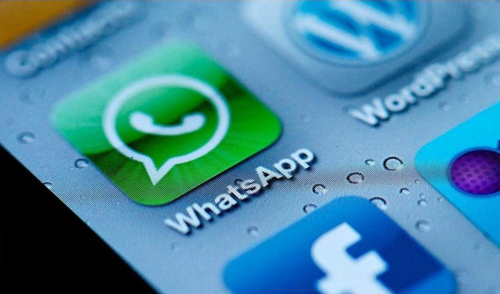 Maior serviço de mensagens do mundo, comprado recentemente pelo Facebook por 19 bilhões de dólares, o WhatsApp terá chamadas de voz acrescentadas ao produto no segundo semestre deste ano, afirmou o presidente-executivo Jan Koum nesta segunda-feira