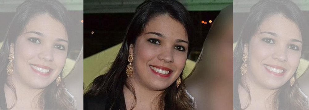 Um acusado de assassinar a nutricionista Renata Almeida de Sá, de 26 anos, foi preso pela polícia civil de Alagoas; o corpo dela foi encontrado, no dia 14 de julho, com dois disparos de arma de fogo na cabeça; a primeira linha de investigação era latrocínio; mas durante as investigações, a polícia concluiu que o crime havia sido planejado