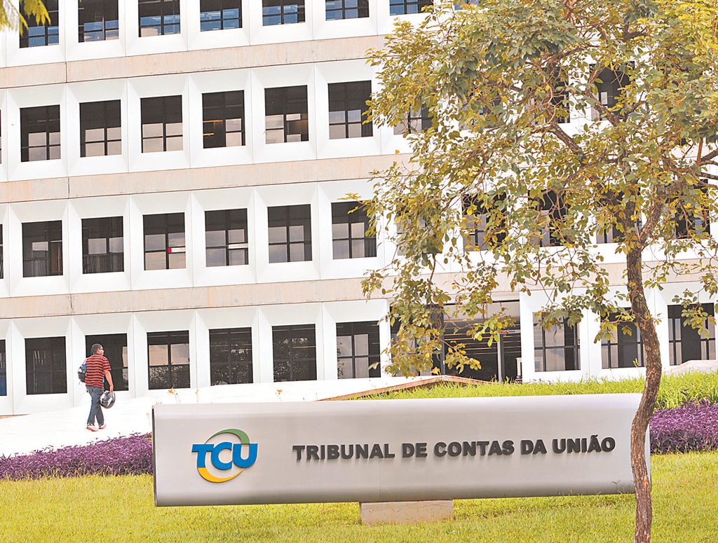 Por unanimidade, os ministros do Tribunal de Contas da União (TCU) proibiram, definitivamente, a Secretaria de Estado da Educação de Alagoas de celebrar contratos com a União. O motivo é o sobrepreço de 85% na compra de milhares de kits escolares