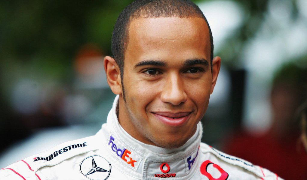 O piloto britânico Lewis Hamilton venceu o Grande Prêmio da Malásia de Fórmula 1 neste domingo, com uma vitória de ponta a ponta, com o companheiro Nico Rosberg em segundo lugar e o brasileiro Felipe Massa terminando a prova em 7º lugar