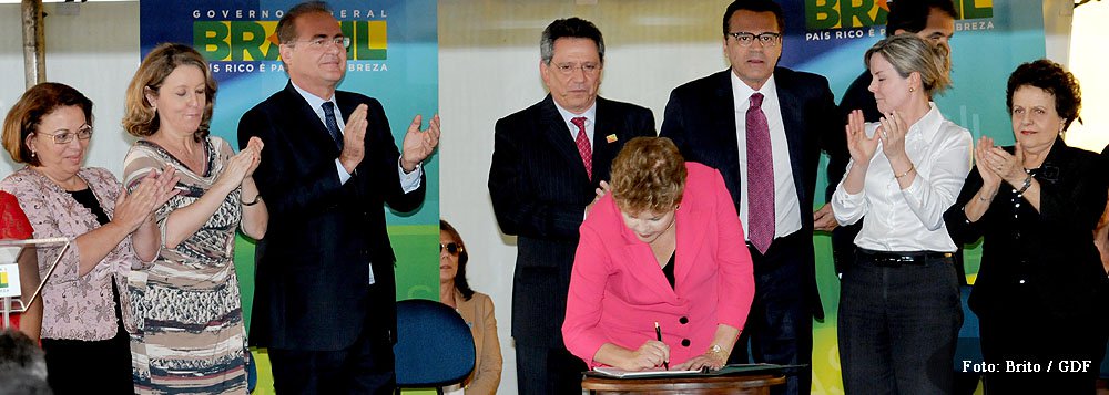 A lei diz respeito à Medida Provisória aprovada pela presidenta da República, Dilma Rousseff, que permite aos mais de 600 mil taxistas do país deixarem para seus herdeiros - cônjuge, irmãos ou filhos - a concessão do táxi em caso de morte 