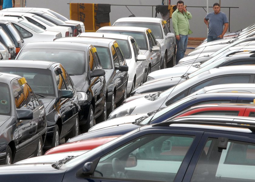 Foram licenciados, no mês passado, 293.240 veículos; no acumulado deste ano, foram comercializados 1,1 milhão de veículos, contra 1,16 vendidos no mesmo período do ano passado, uma queda de 5%