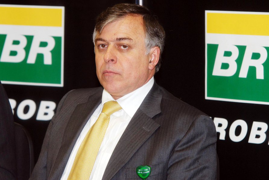 Ex-diretor da Petrobras estava preso na Superintendência da Polícia Federal em Curitiba; o alvará de soltura foi expedido pelo juiz Sérgio Fernando Moro, da 13ª Vara Federal em Curitiba, em cumprimento à decisão do ministro Teori Zavascki