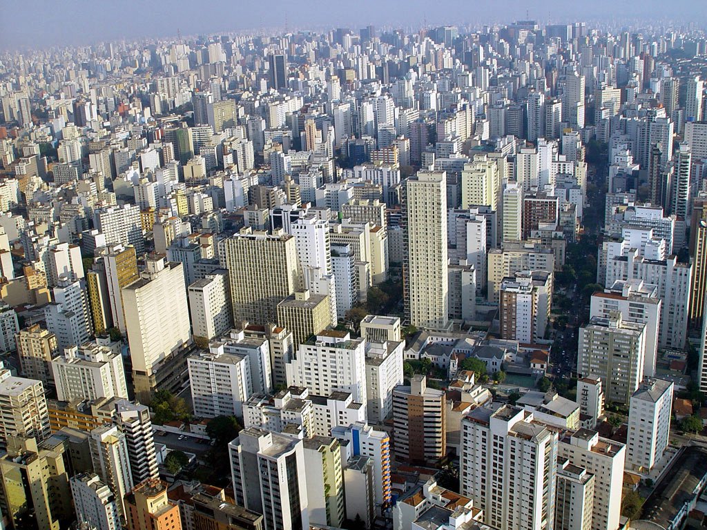 As vendas de imóveis residenciais na cidade de São Paulo caíram 72,3%, em junho, com 1.072 unidades comercializadas. No mesmo mês de 2013, foram vendidos 3.872 imóveis. Comparadas a maio deste ano, quando foram negociadas 2.080 unidades, houve queda de 48,5%, de acordo levantamento divulgado pelo Secovi-SP; segundo a entidade, a Copa do Mundo interferiu nos resultados do mercado imobiliário, e os principais efeitos recaíram sobre a cidade de São Paulo, que registrou o pior mês de junho dos últimos cinco anos em termos de vendas