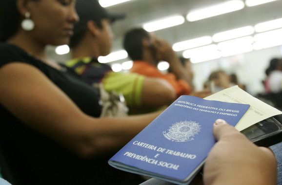 A demissão imotivada se combate com políticas capazes de dar outra qualidade ao nosso desenvolvimento