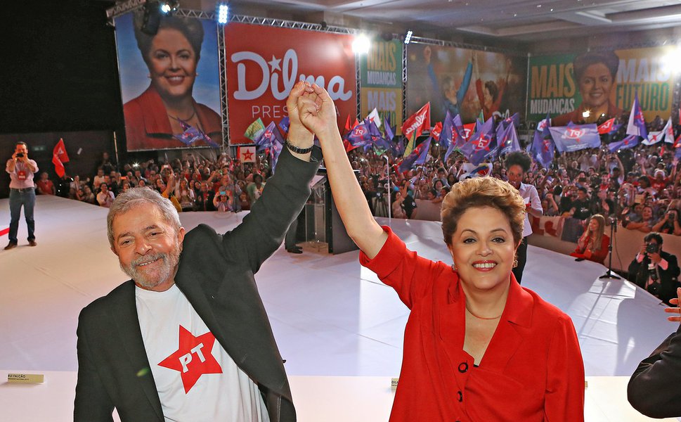 Na reta final da campanha pela reeleição, foco do PT é renovar a imagem de que a presidente Dilma Rousseff é herdeira de Lula, maior cabo eleitoral do partido; ele tem concentrado esforços em São Paulo, maior colégio eleitoral do Brasil, para transferir votos para Dilma; na próxima semana, o comitê eleitoral também vai lançar nova ofensiva na rede social contra o adversário Aécio Neves com o placar: “20 x 5: 20 milhões de empregos criados na gestão petista x 5 milhões na gestão tucana”, em resposta às provocações do Instituto Teotônio Vilela; órgão por trás da doutrina no PSDB usou o placar da derrota do Brasil para a Alemanha como referência da inflação x crescimento 