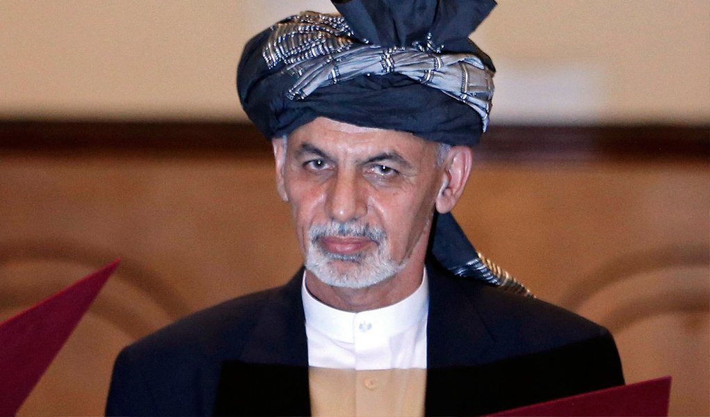 Tecnocrata Ashraf Ghani é o primeiro presidente do país em uma década, e assume um governo com poder compartilhado em um momento em que a retirada da maioria das tropas estrangeiras apresenta um teste crucial para o país