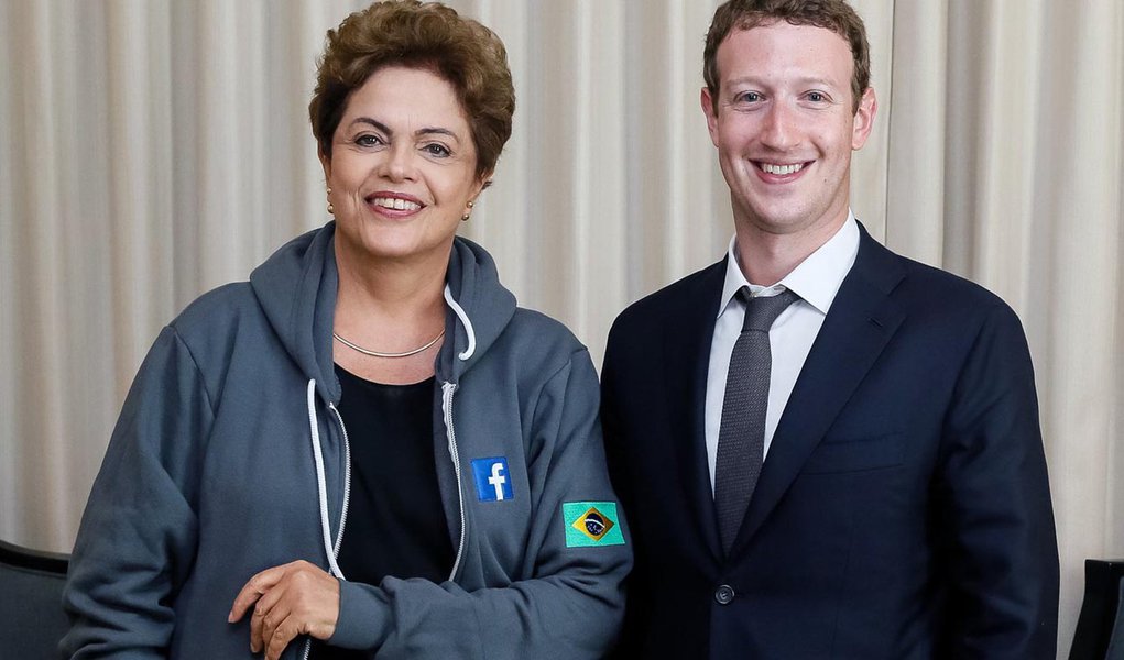 Um grupo de 34 entidades civis e pessoas físicas entregou uma carta à presidente com críticas a um eventual acordo entre o governo federal e o Facebook; as entidades argumentam que o projeto Internet.org, implementado pelo Facebook em países da América Latina, África e Ásia, e cogitado por Dilma Rousseff em seu encontro com Mark Zuckerberg no Panamá, viola direitos assegurados pelo Marco Civil da Internet