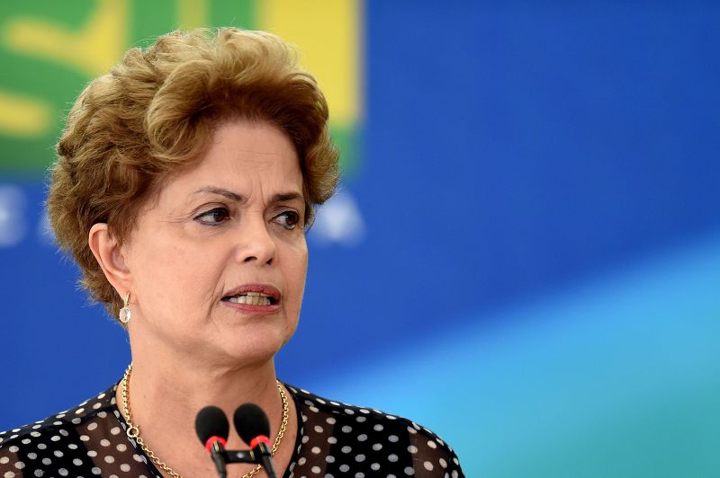 A mídia endossa a ideia de afastamento de Dilma Rousseff para ofuscar a roubalheira generalizada e para que o absurdo e a inviabilidade da iniciativa golpista contaminem o debate sobre a corrupção no país