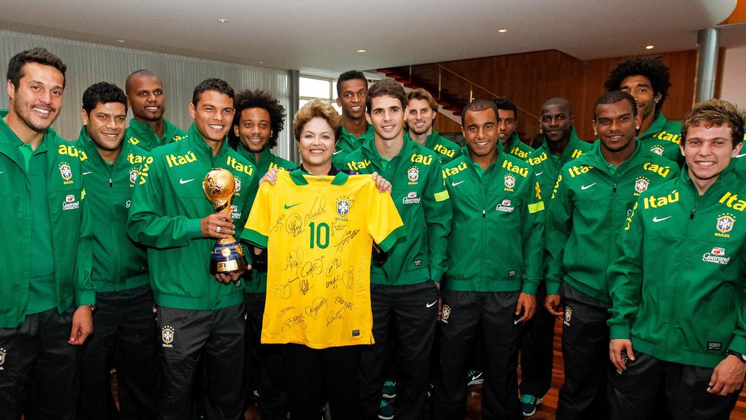 Encerrada a participação do Brasil na Copa de 2014, os jogadores receberam uma carta de agradecimento da presidente Dilma Rousseff; "O que permanecerá mais forte no coração do nosso povo serão os momentos de alegria que vocês nos proporcionaram nesta Copa e que, seguramente, irão nos garantir em Copas futuras", disse ela; "Nós, brasileiros, não levamos a Taça, mas fizemos a Copa das Copas"