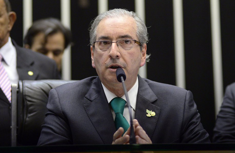 Após reunião de líderes, o presidente da Câmara dos Deputados, Eduardo Cunha, anunciou que ficarão para a próxima semana três temas da reforma política: duração de mandatos, coincidência das eleições e cotas para eleições de mulheres