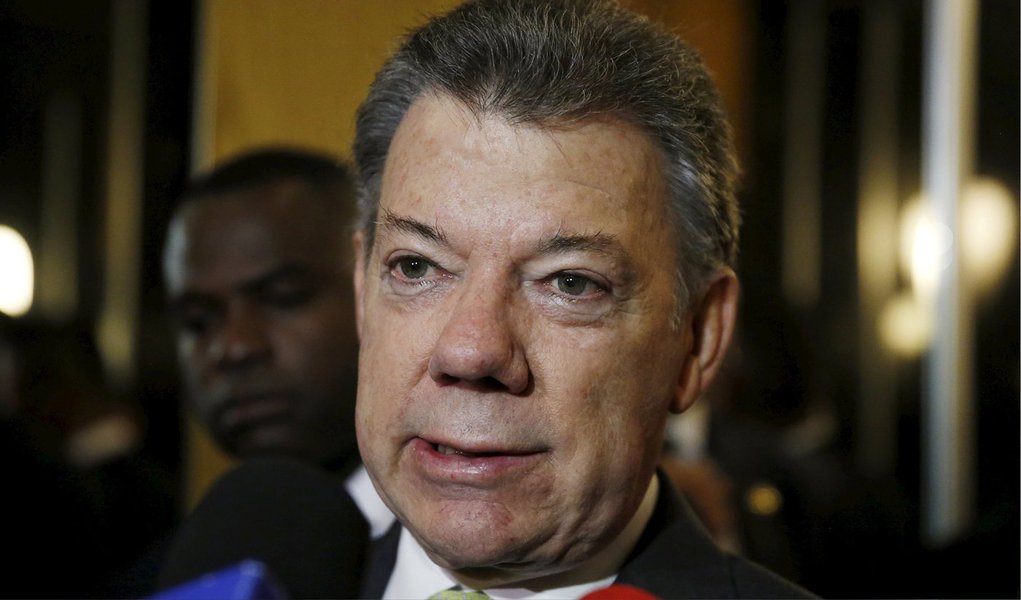 Juan Manuel Santos, ordenou nesta quarta-feira o cancelamento da suspensão dos bombardeios contra os acampamentos das Farc, depois que o grupo guerrilheiro realizou um ataque no qual 10 militares morreram