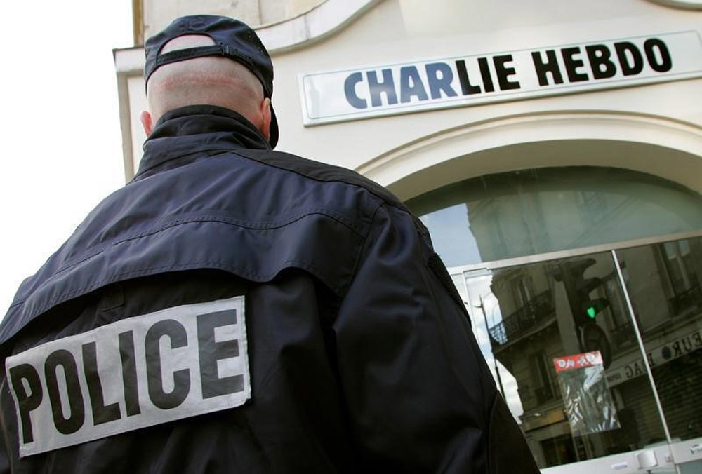 Foto de arquivo da sede do jornal satÃ­rico francÃªs Charlie Hebdo em Paris. 09/02/2006 REUTERS/Regis Duvignau